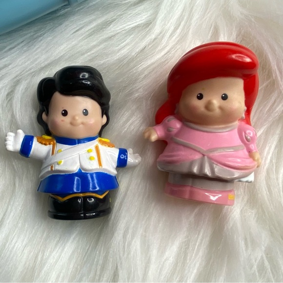 Little People 
Little Mermaid singing carriage toy - Picture 5 of 9